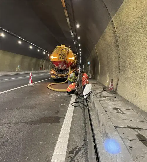 闽侯隧道排水渠清淤